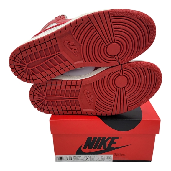 Nike Air Jordan 1 Retro High OG Varsity Red Chicago BRED Women Sz 7 - Picture 6 of 7